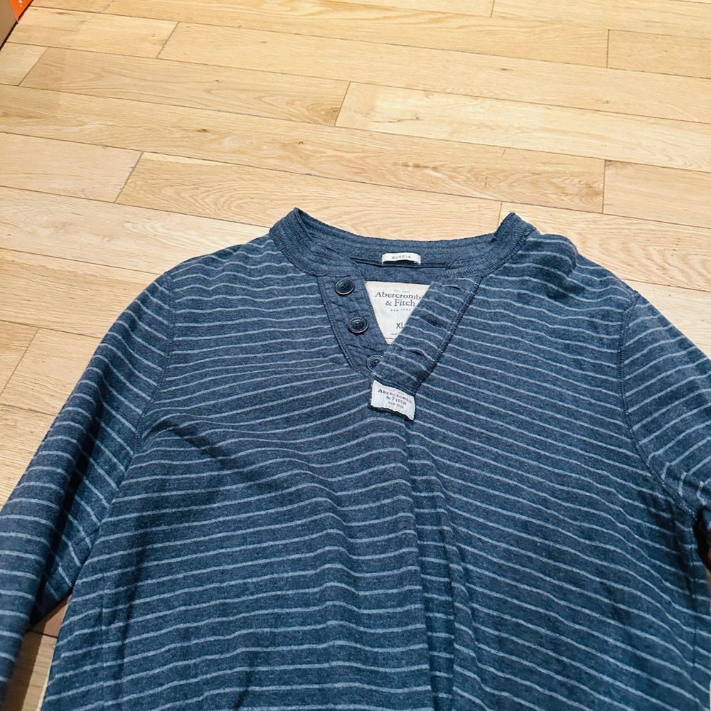 Abercrombie & Fitch Men's Striped Gray Sweater size large